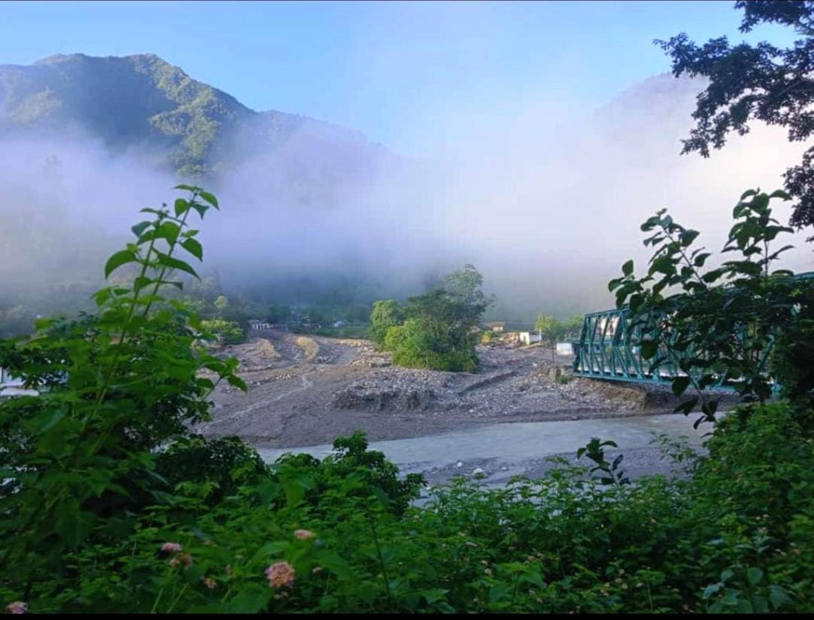 Qcent Woods Resort & Spa, Rishīkesh Exteriör bild