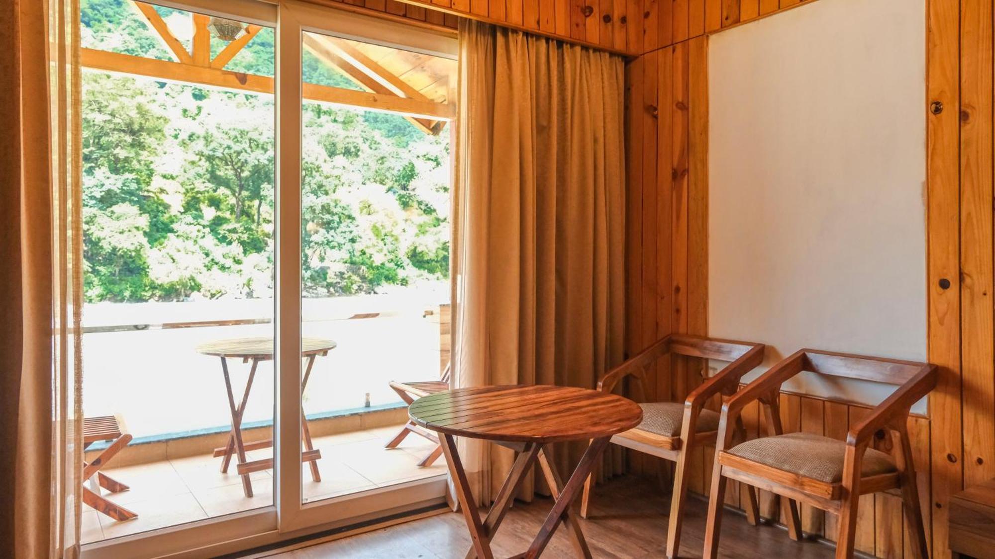 Qcent Woods Resort & Spa, Rishīkesh Exteriör bild