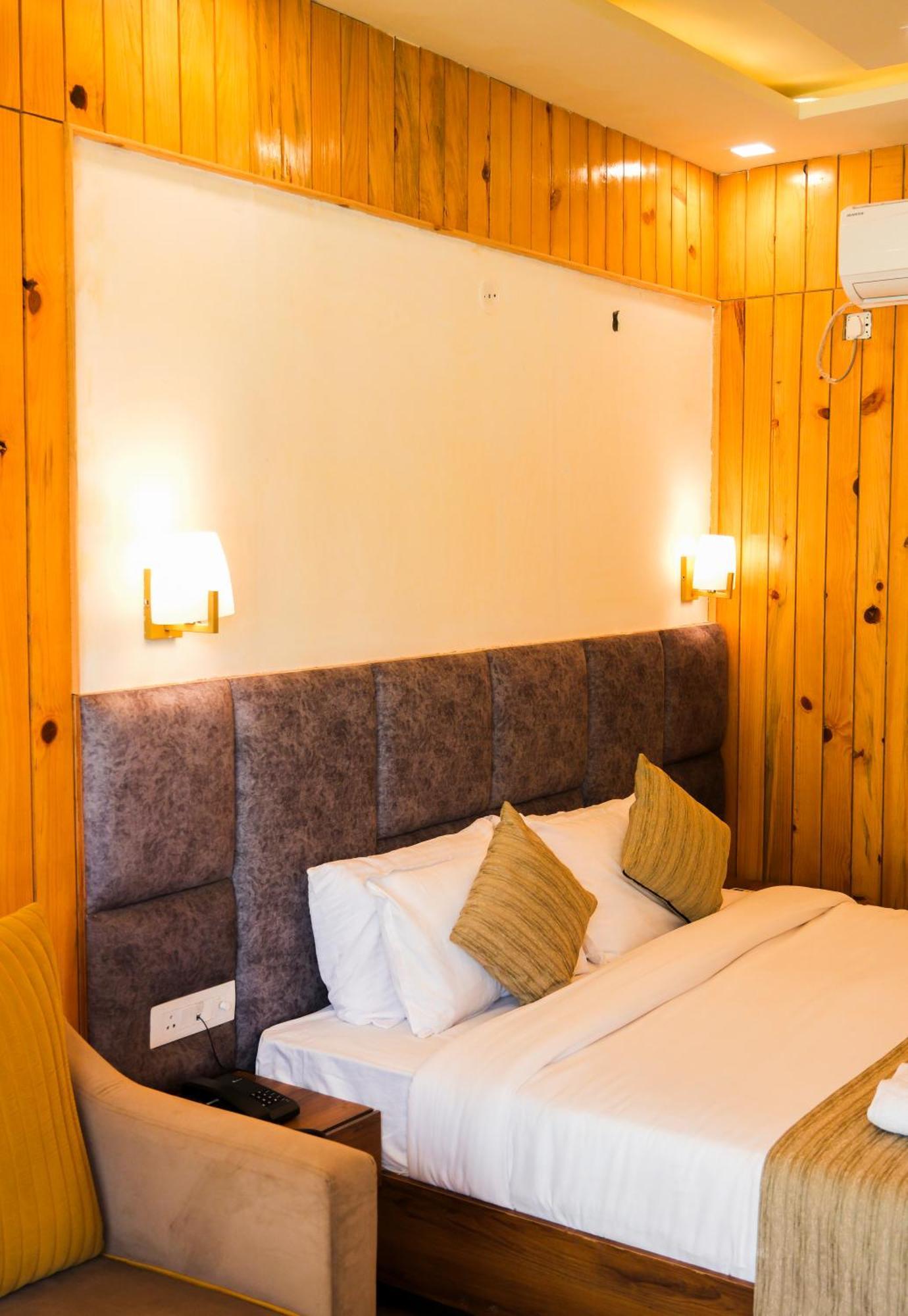 Qcent Woods Resort & Spa, Rishīkesh Exteriör bild
