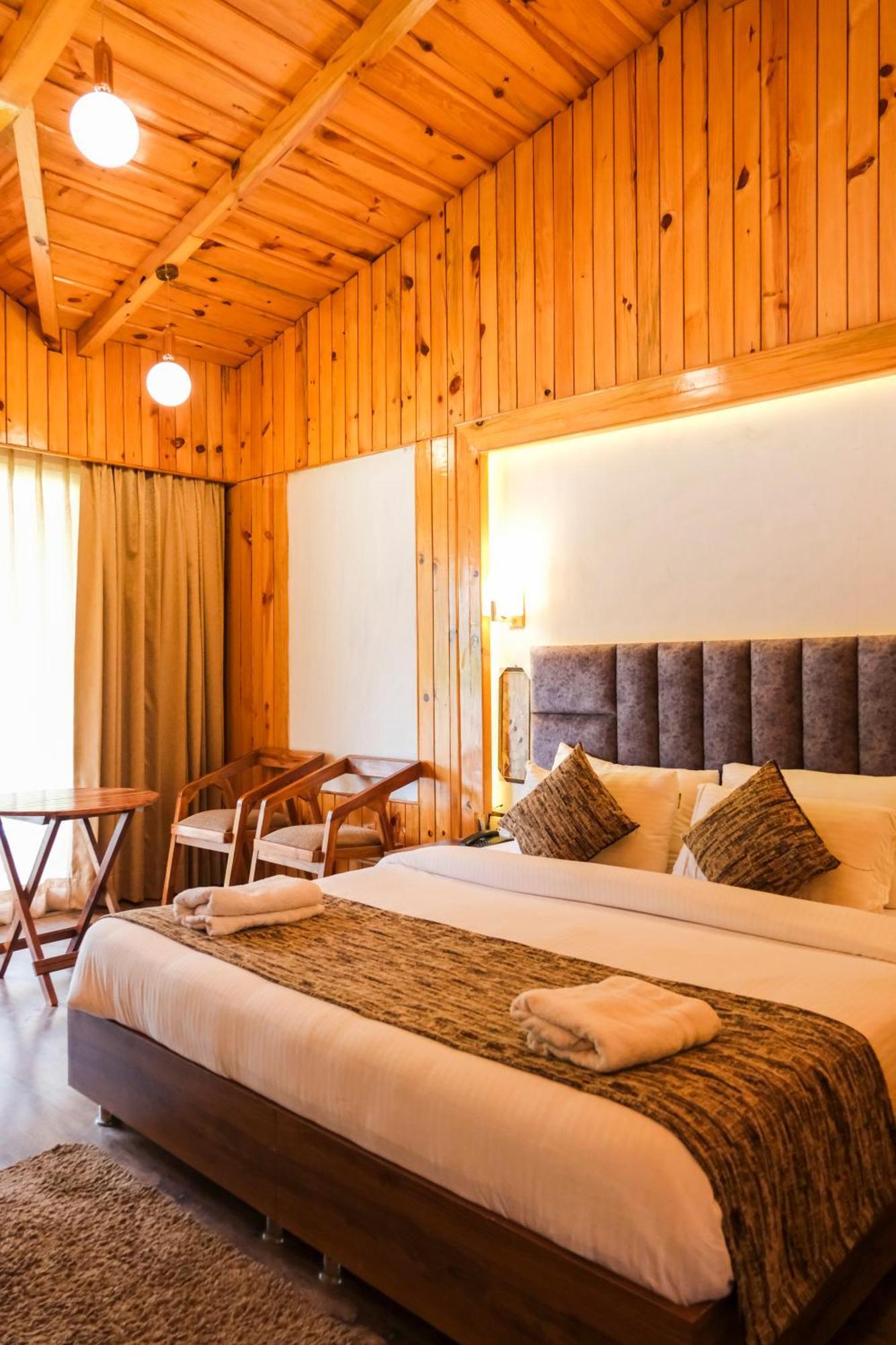 Qcent Woods Resort & Spa, Rishīkesh Exteriör bild